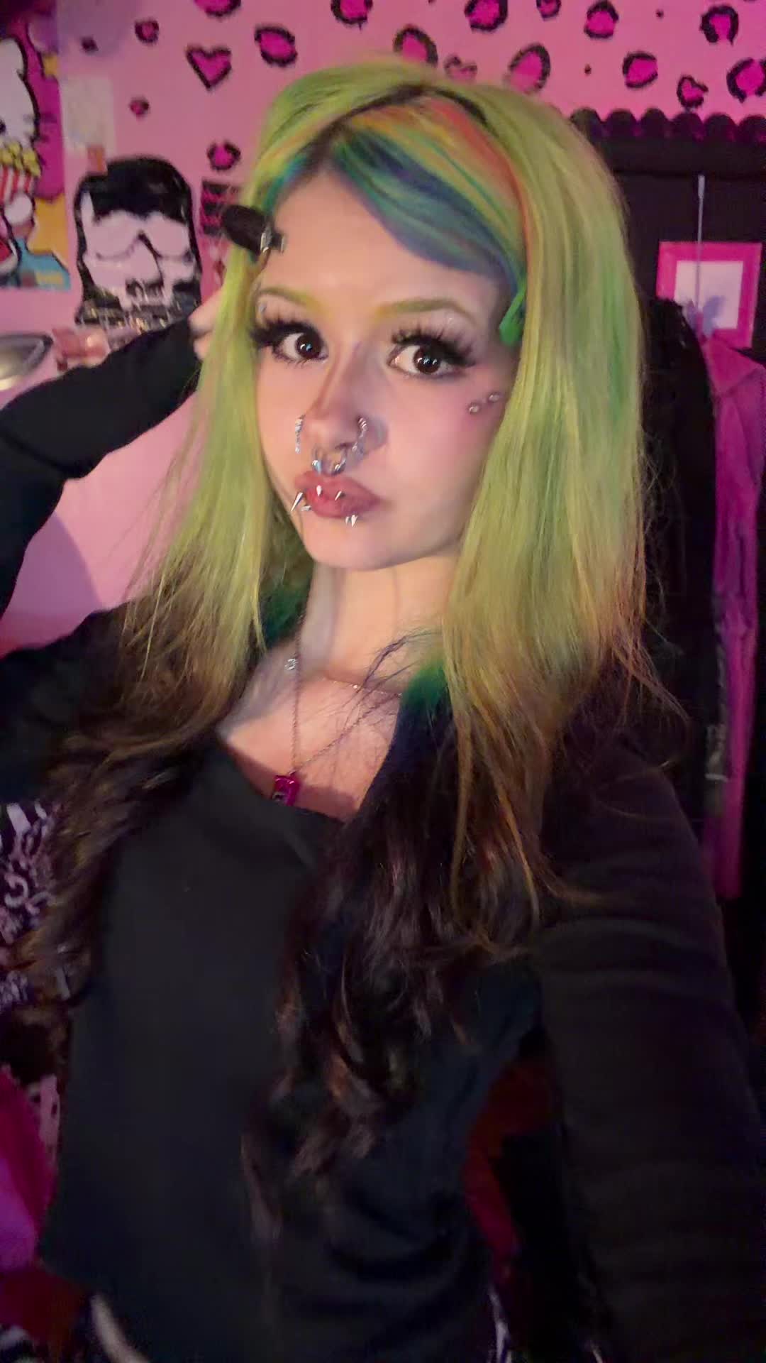 @<3