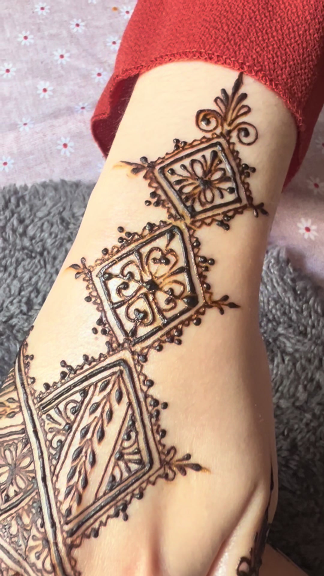 @Hennabyaroosa