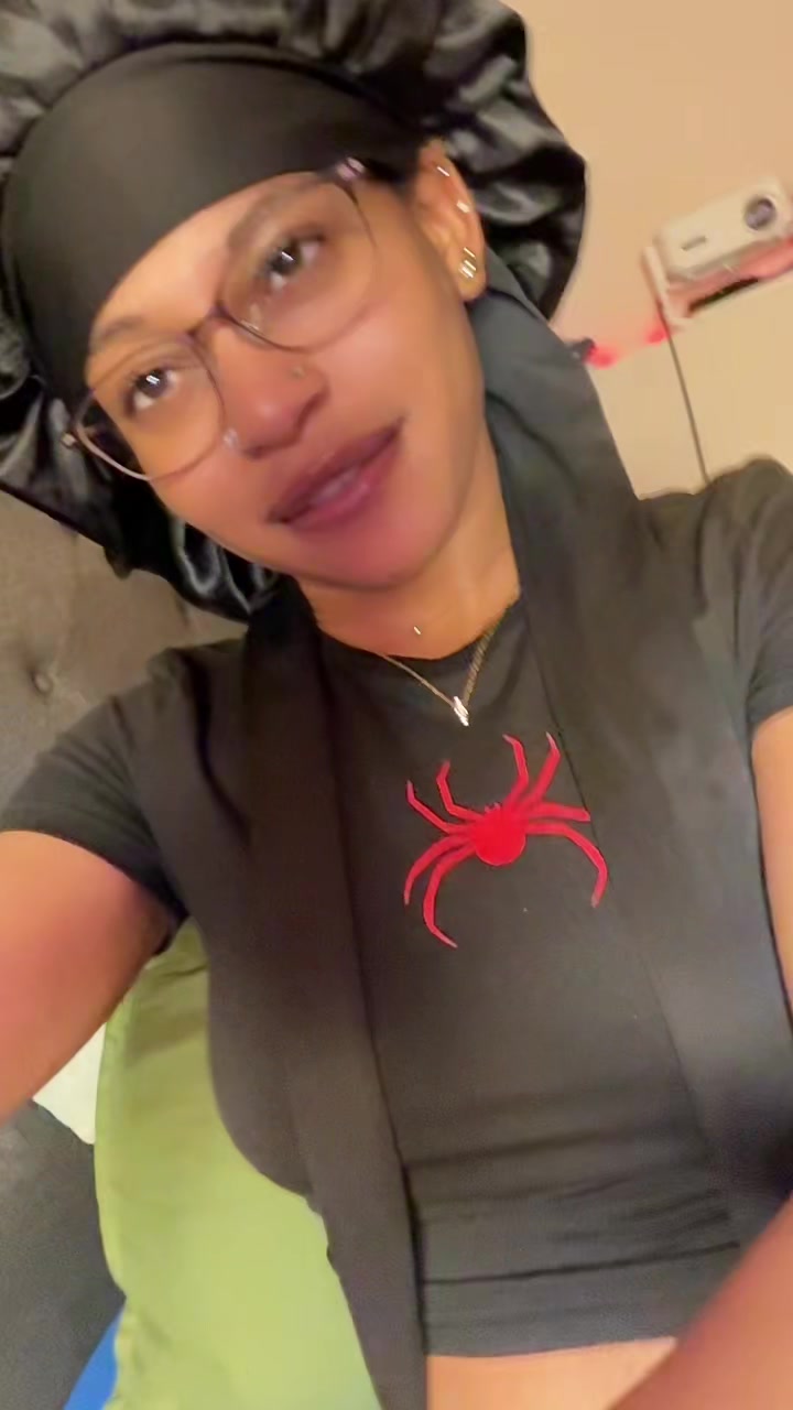 @Emily🖤👤