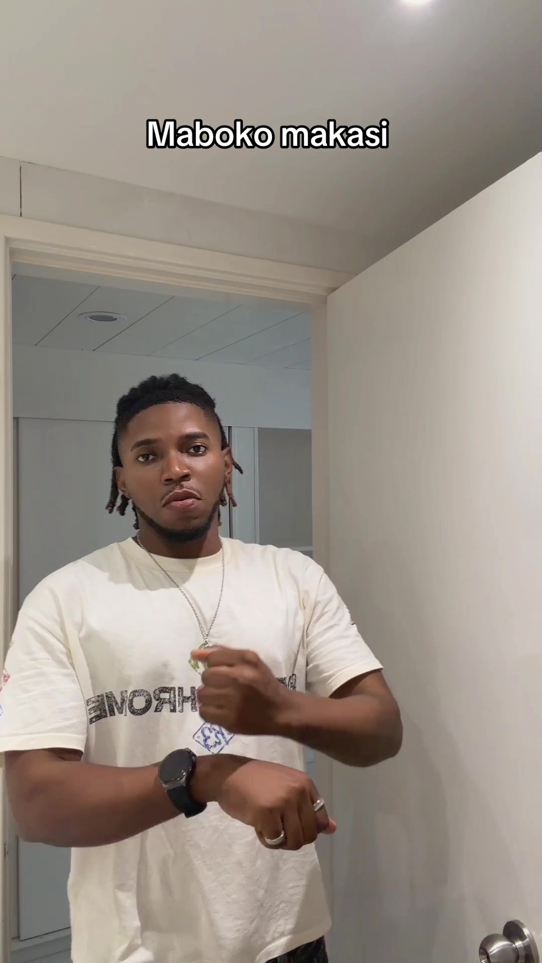 @Jonathan _muana m&egrave;re
