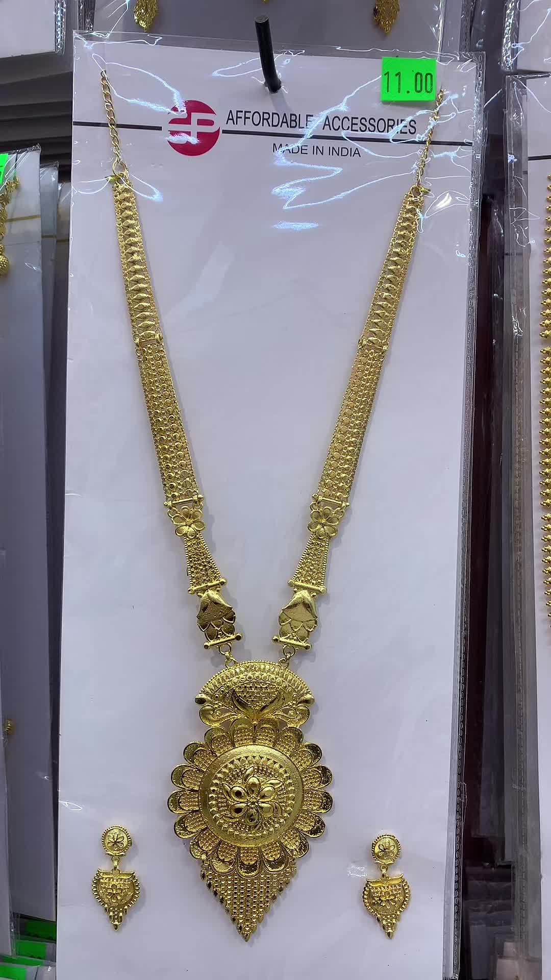 @Earrings Plaza