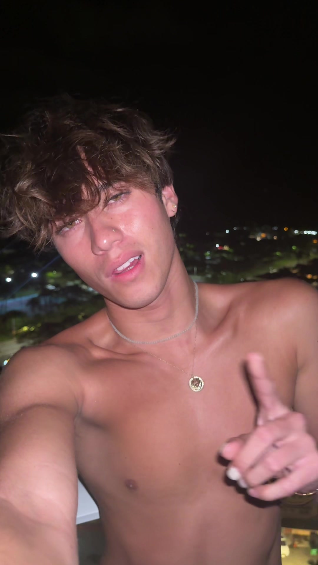 @AIDAN LEO