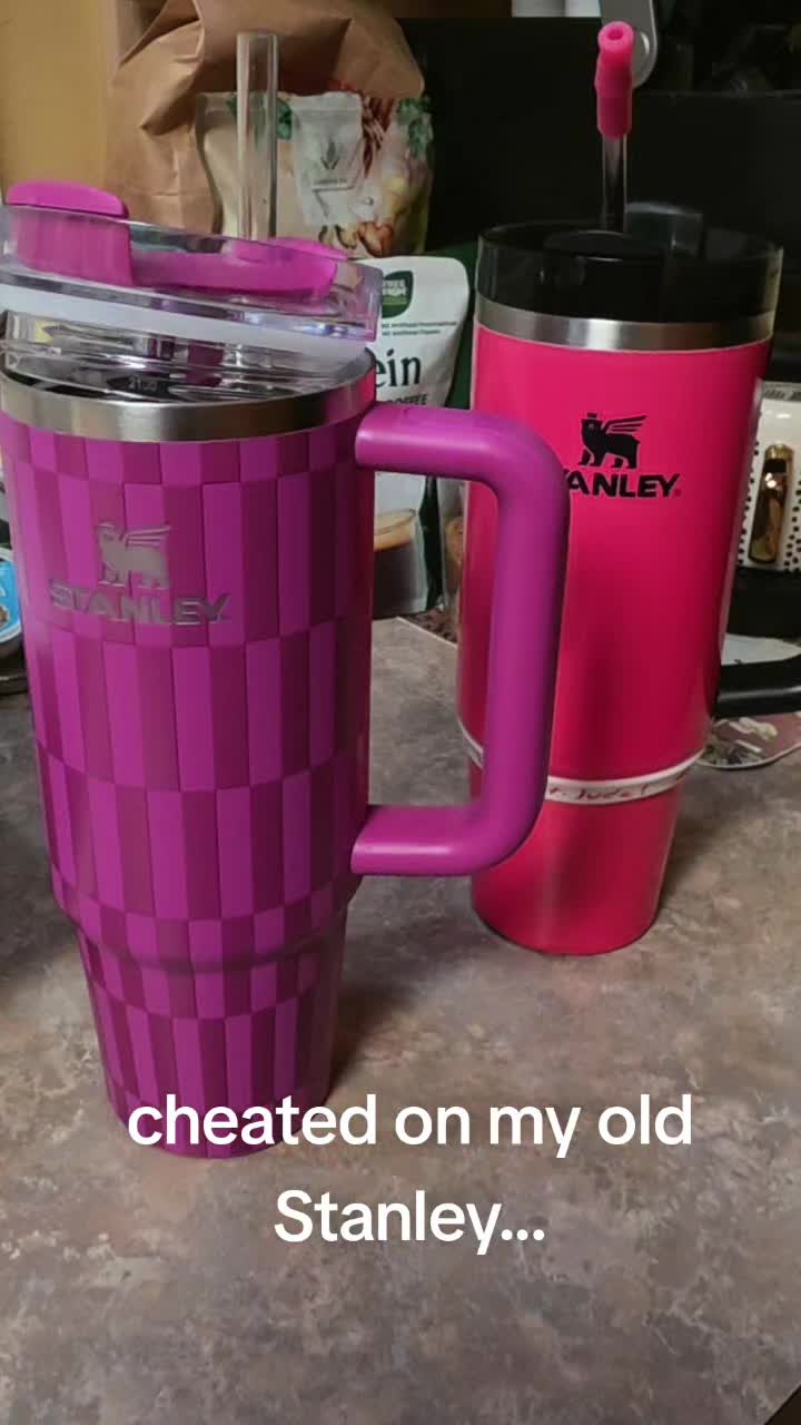 @FoxyRoxyLovesYou