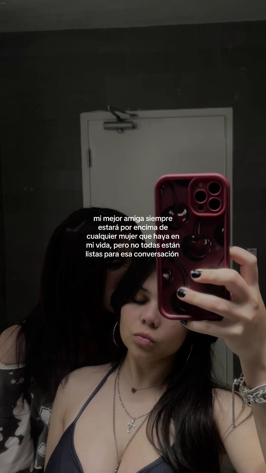 @𝒌𝒊𝒌𝒊🧛🏻&zwj;♀️