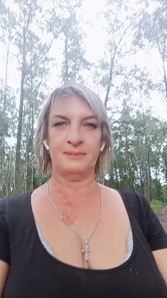 @Королева бабушек тут только я!