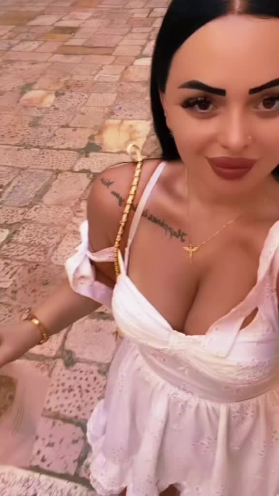 @👉🏻👑𝑄𝑈𝐸𝐸𝑁👑👈🏻
