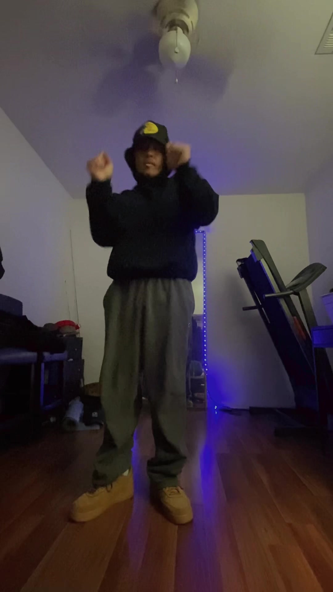 @isaacsaesee