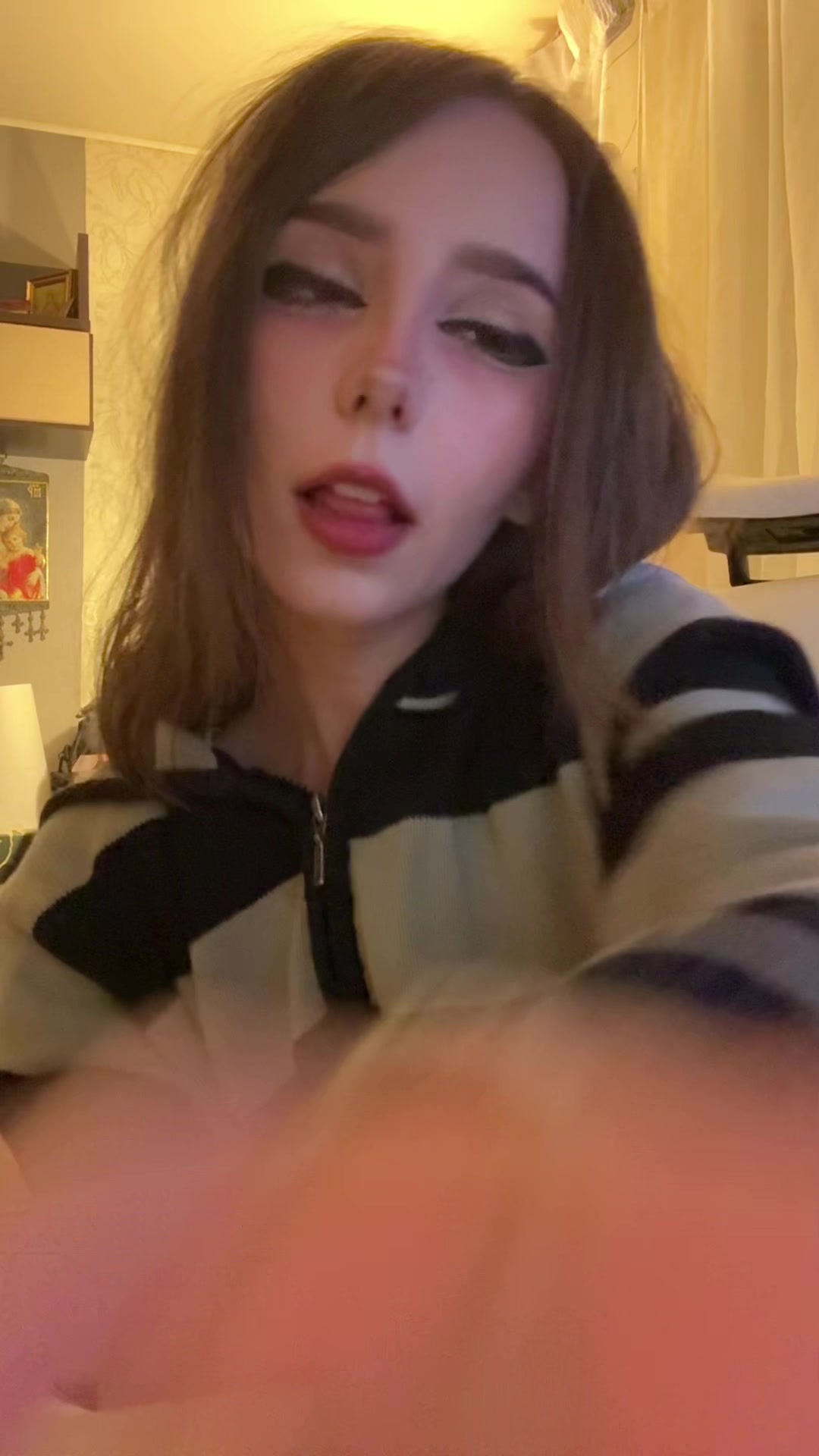 @Котя :3 😝