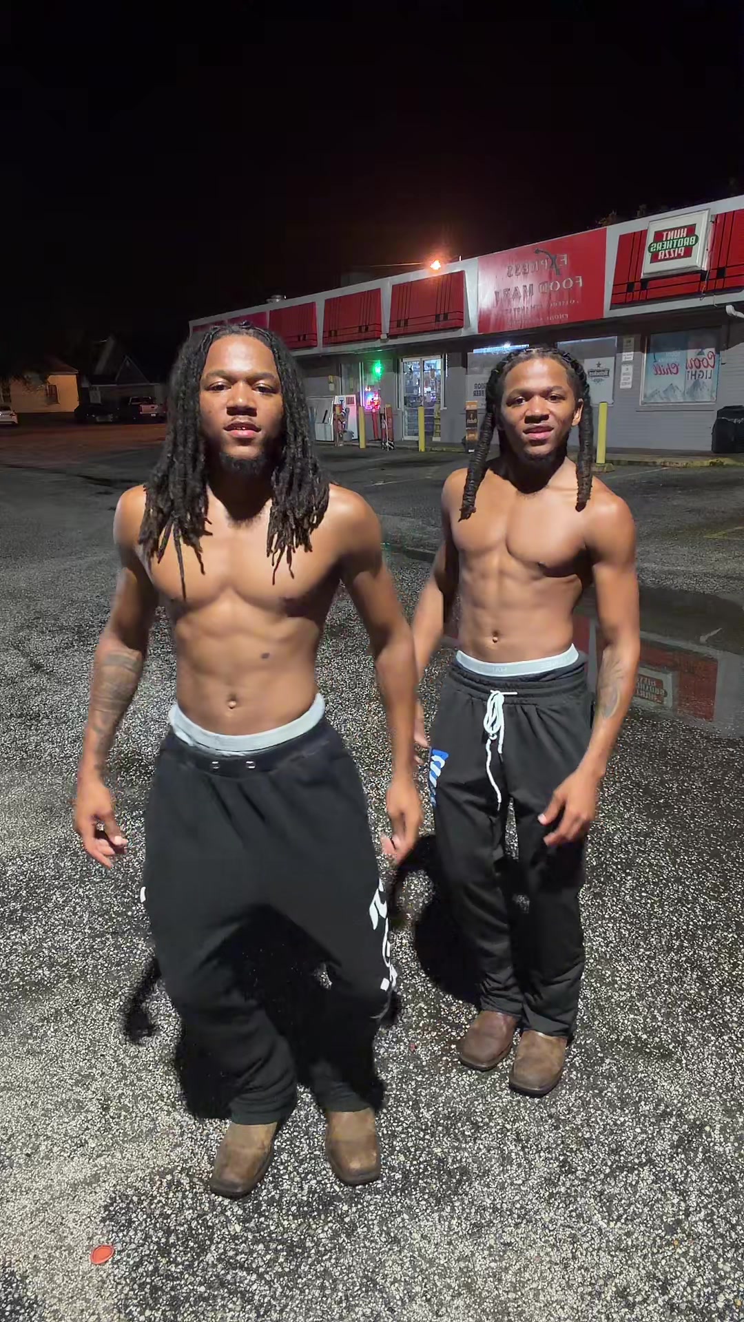 @Ghettotwins_