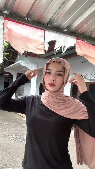 @Azizee_