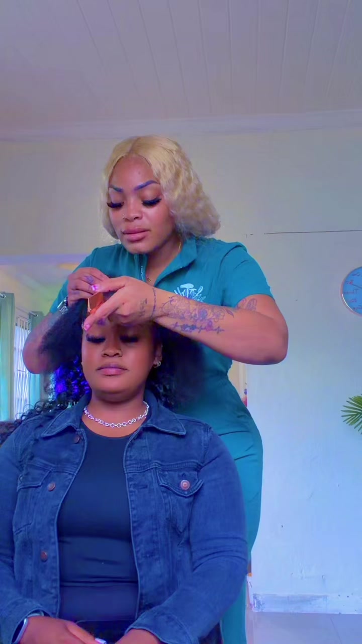 @✨ the hair included stylist ✨