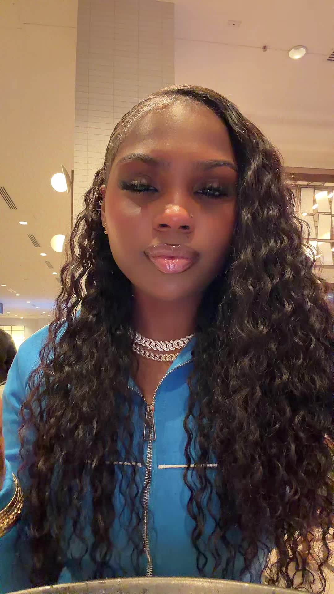 @Bri3