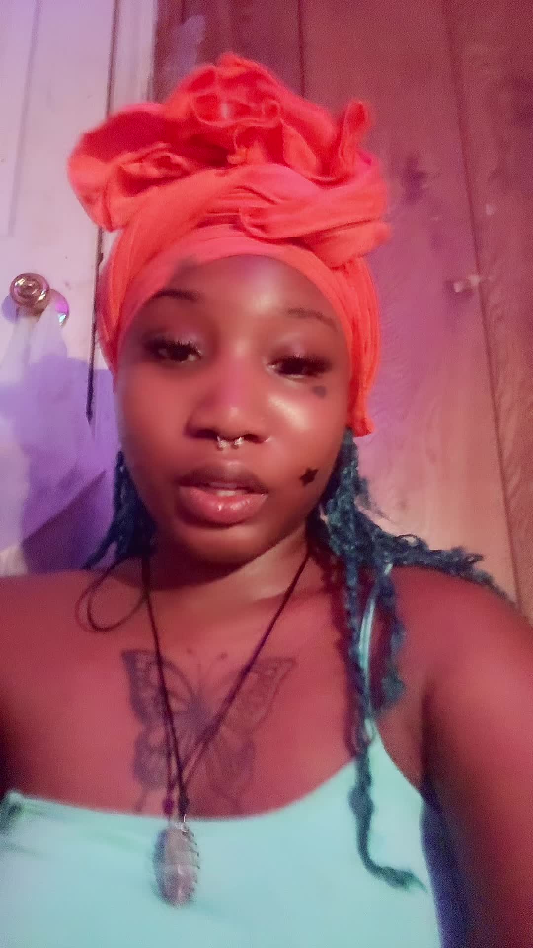 @peepintomySoul
