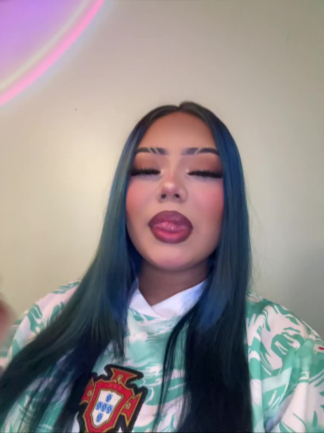 @️ ️