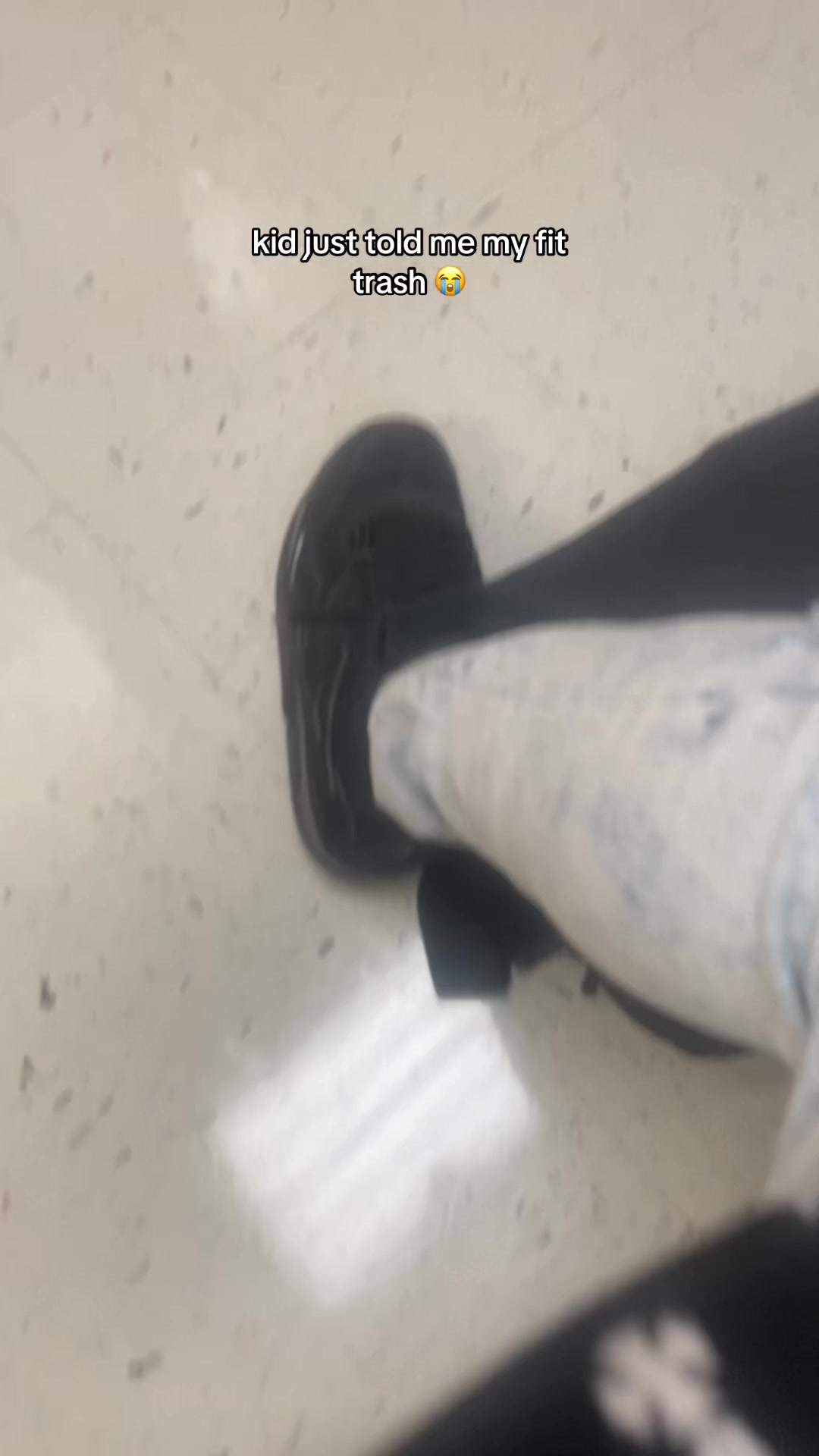 @￼