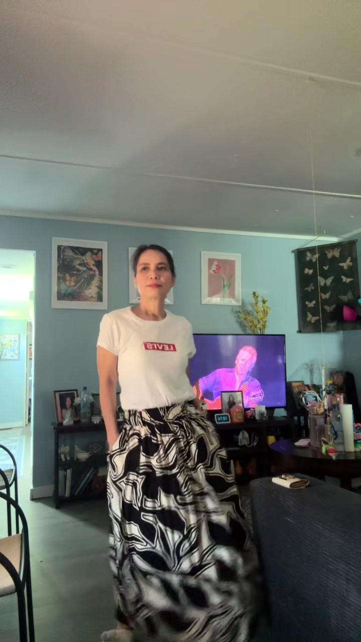 @LizaRevs