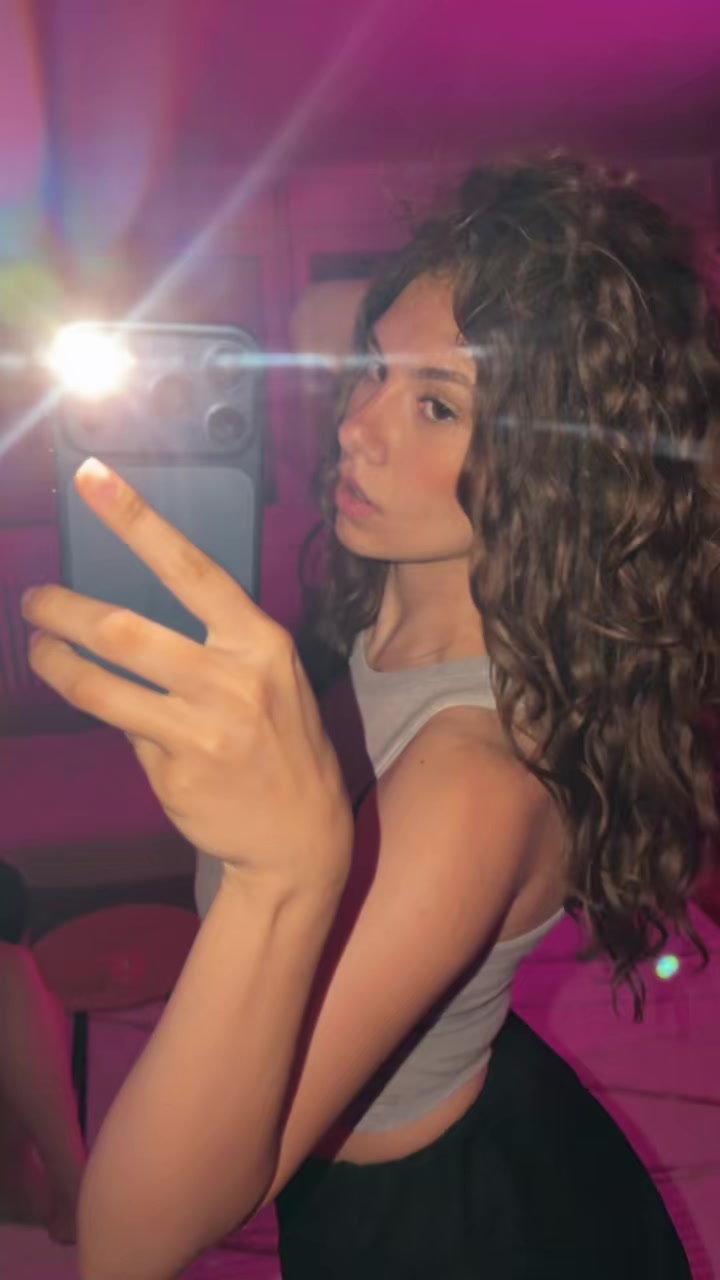 @𝒱