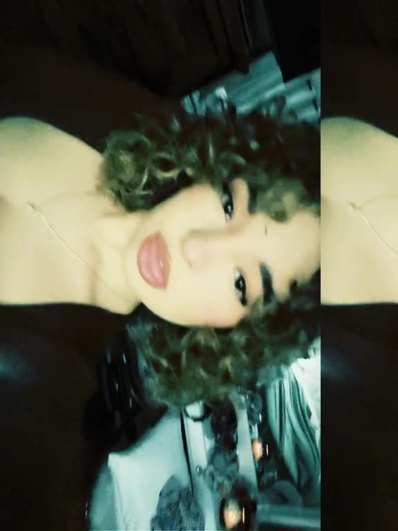 @🐝
