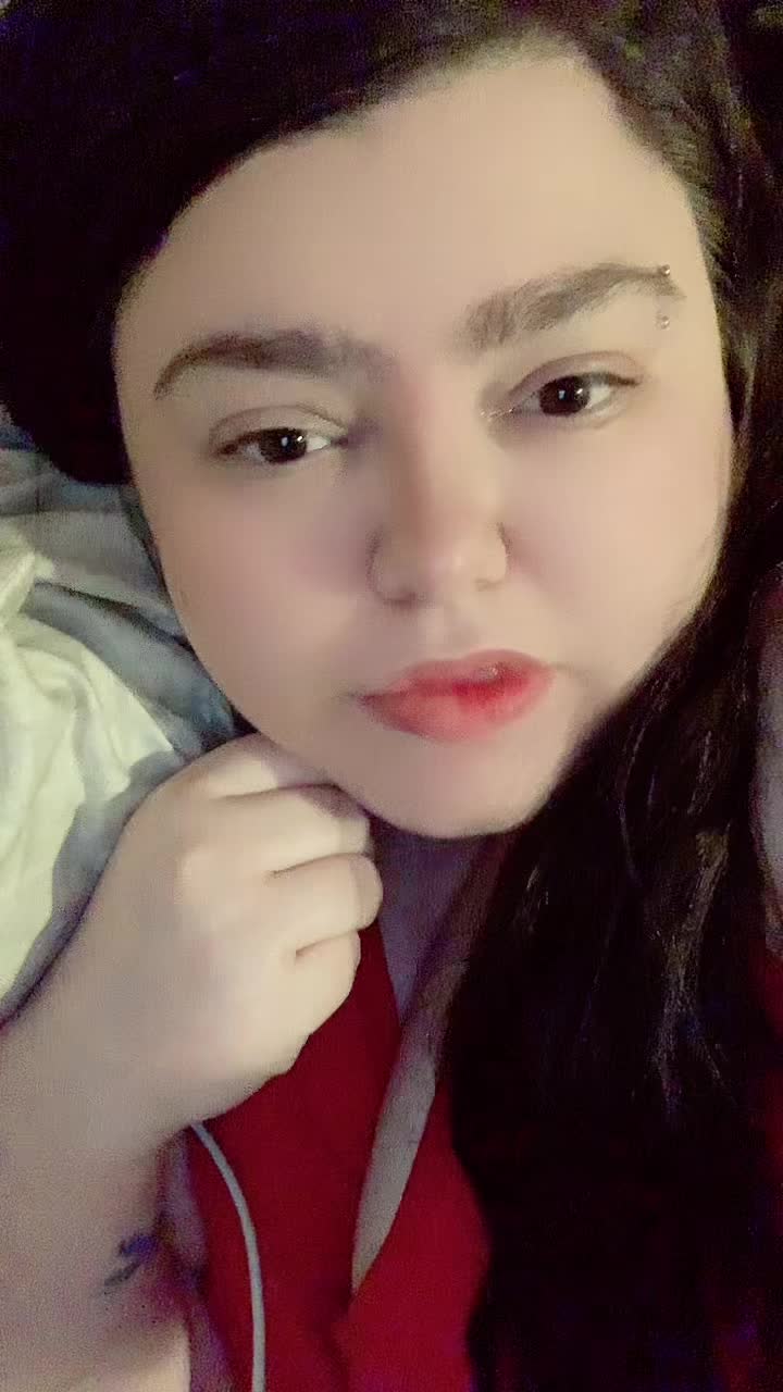 @FluffiBuniTushie