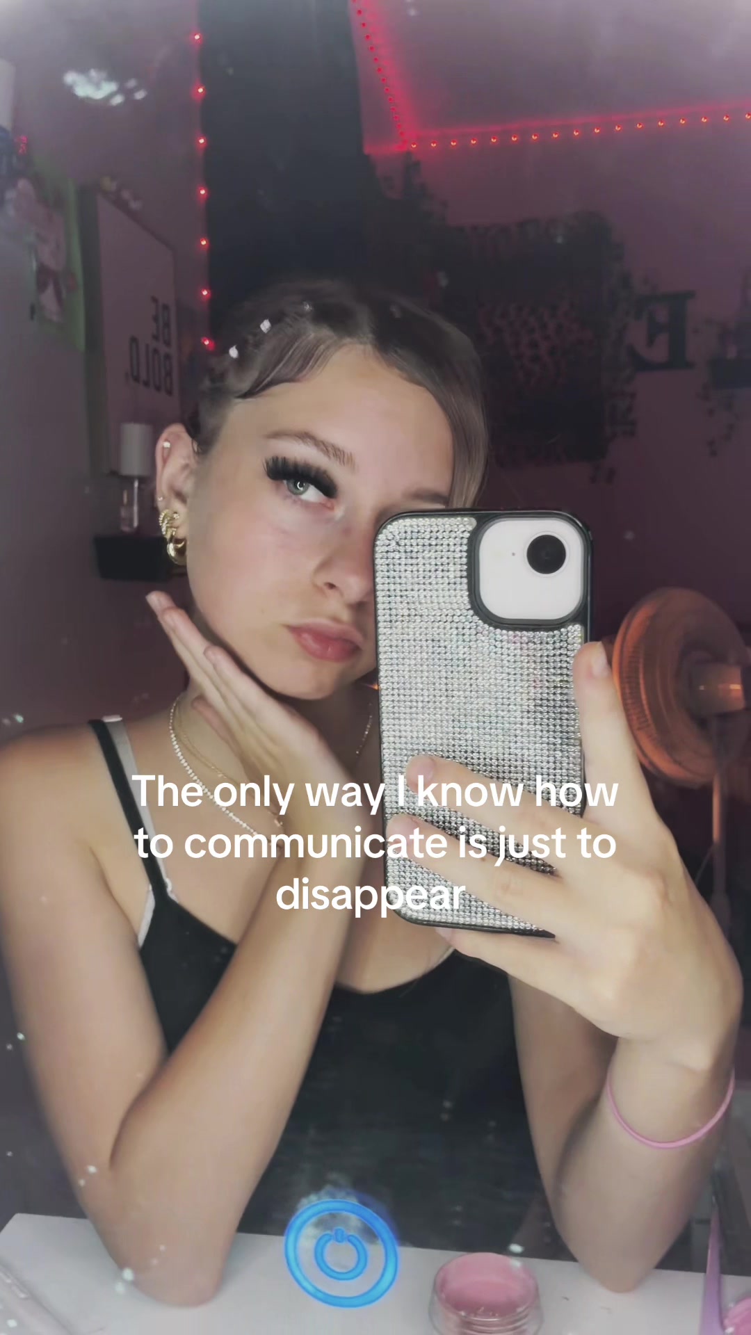 @𖧐