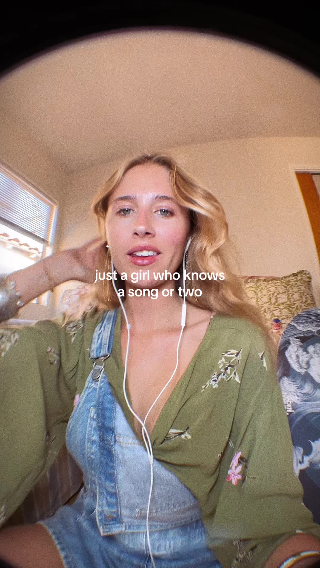 @kelseykinch