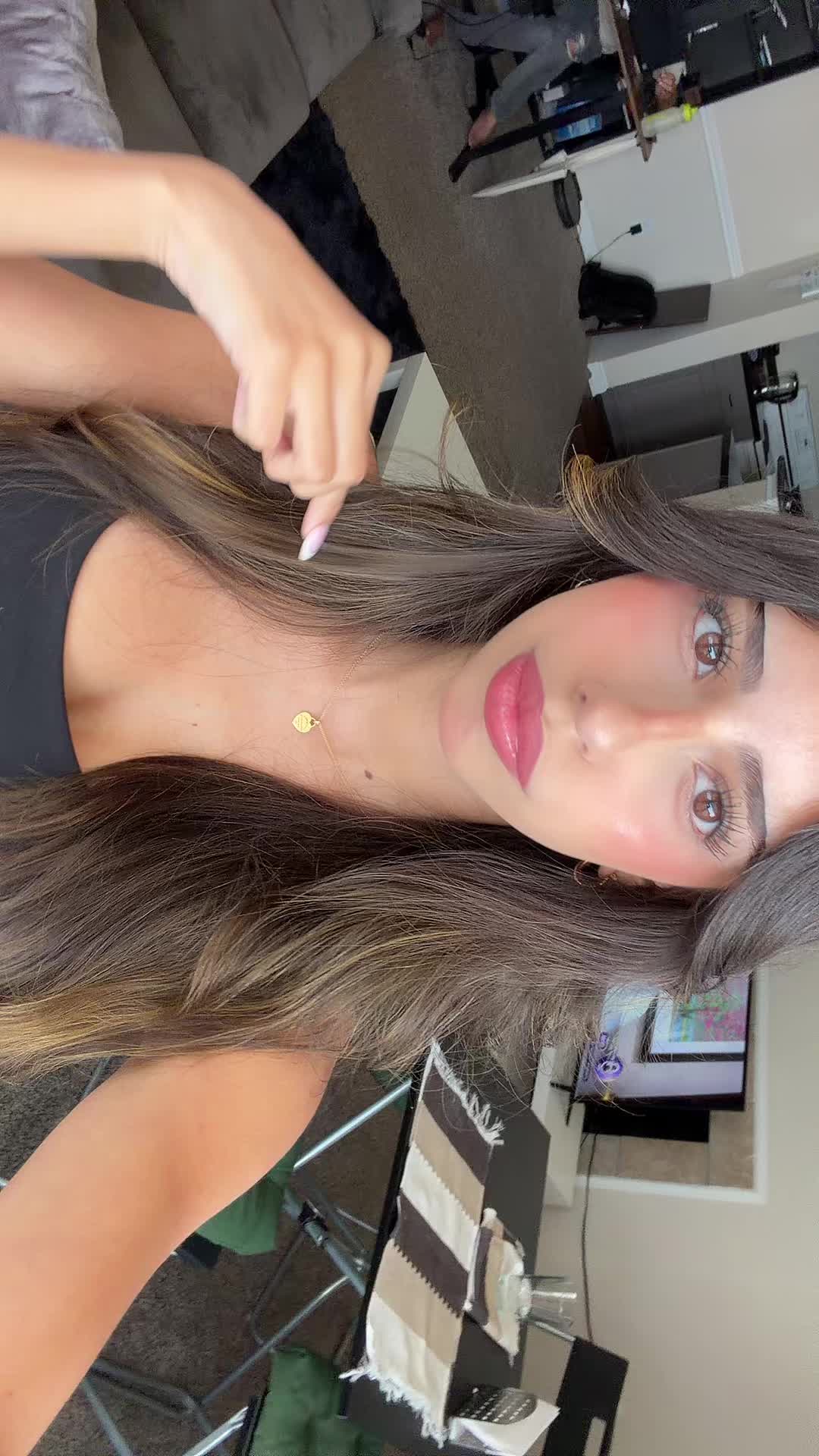 @bella