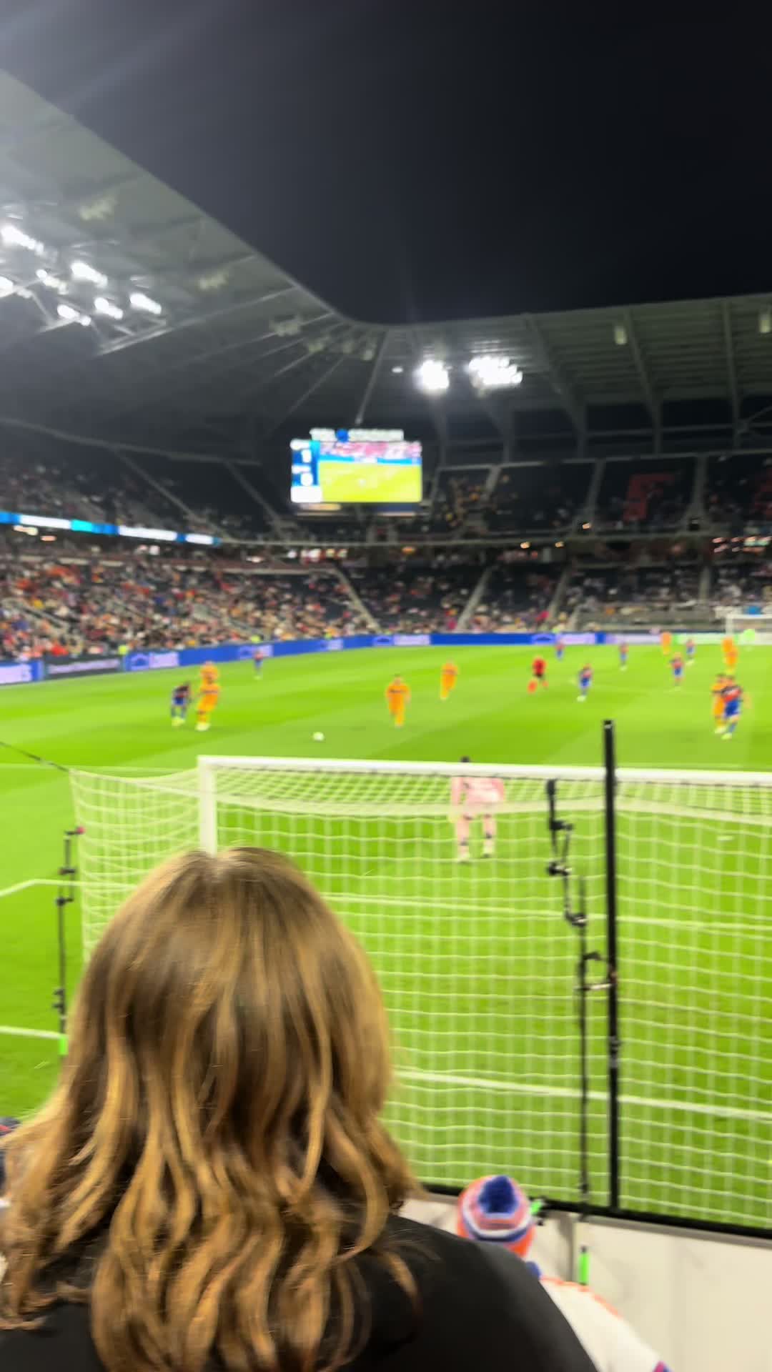 @Orange & Blue Central🧡💙