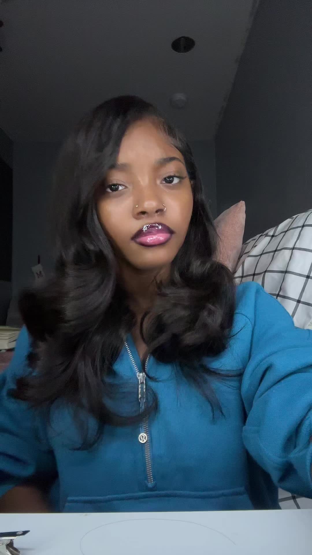 @moraa.