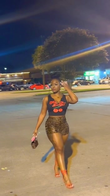 @Essence La&rsquo;Rue