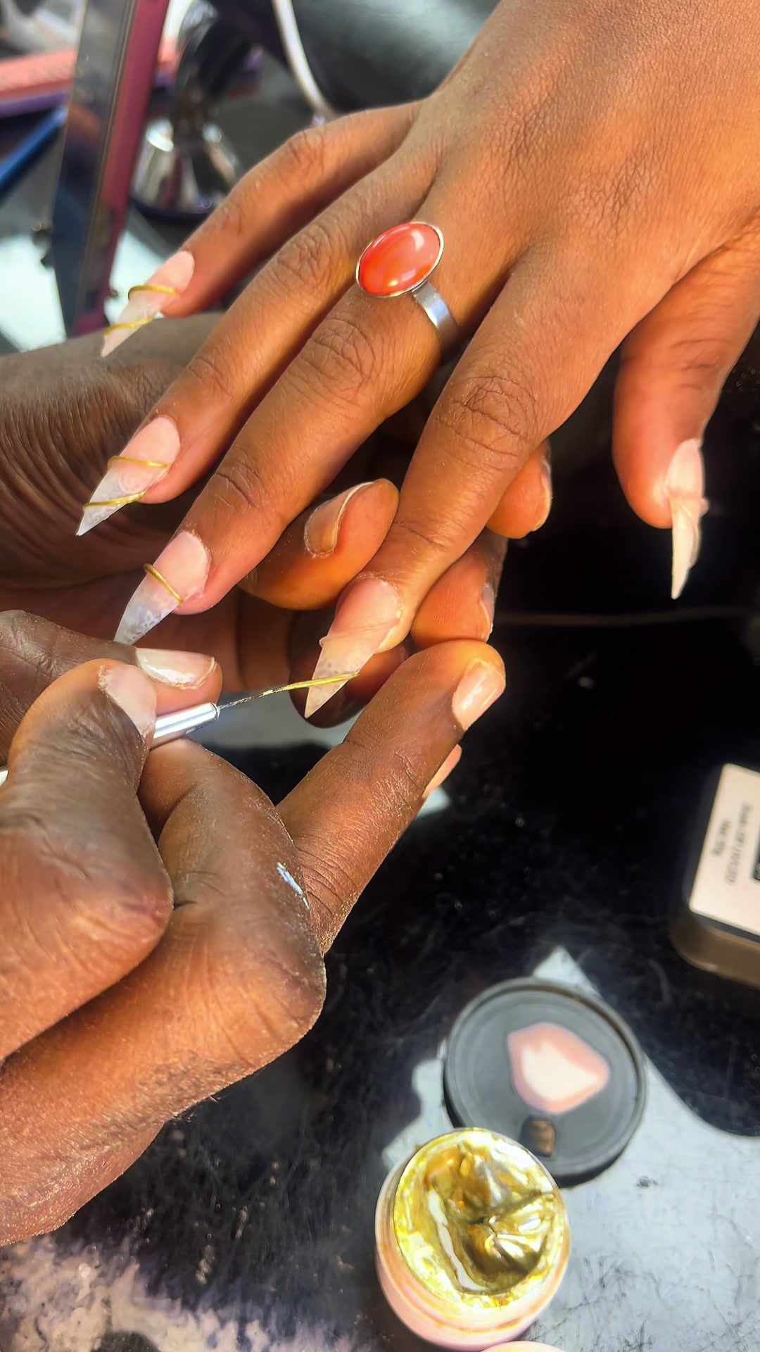 @adenailss