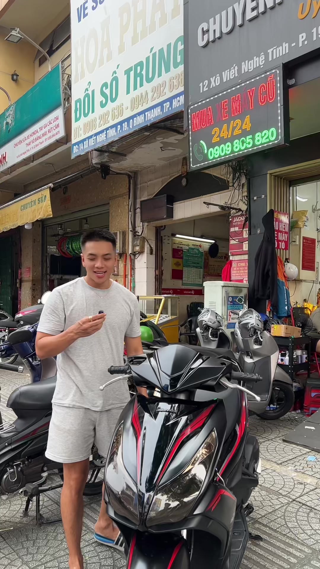 @Huy (em ruột Tiến chiều khách)