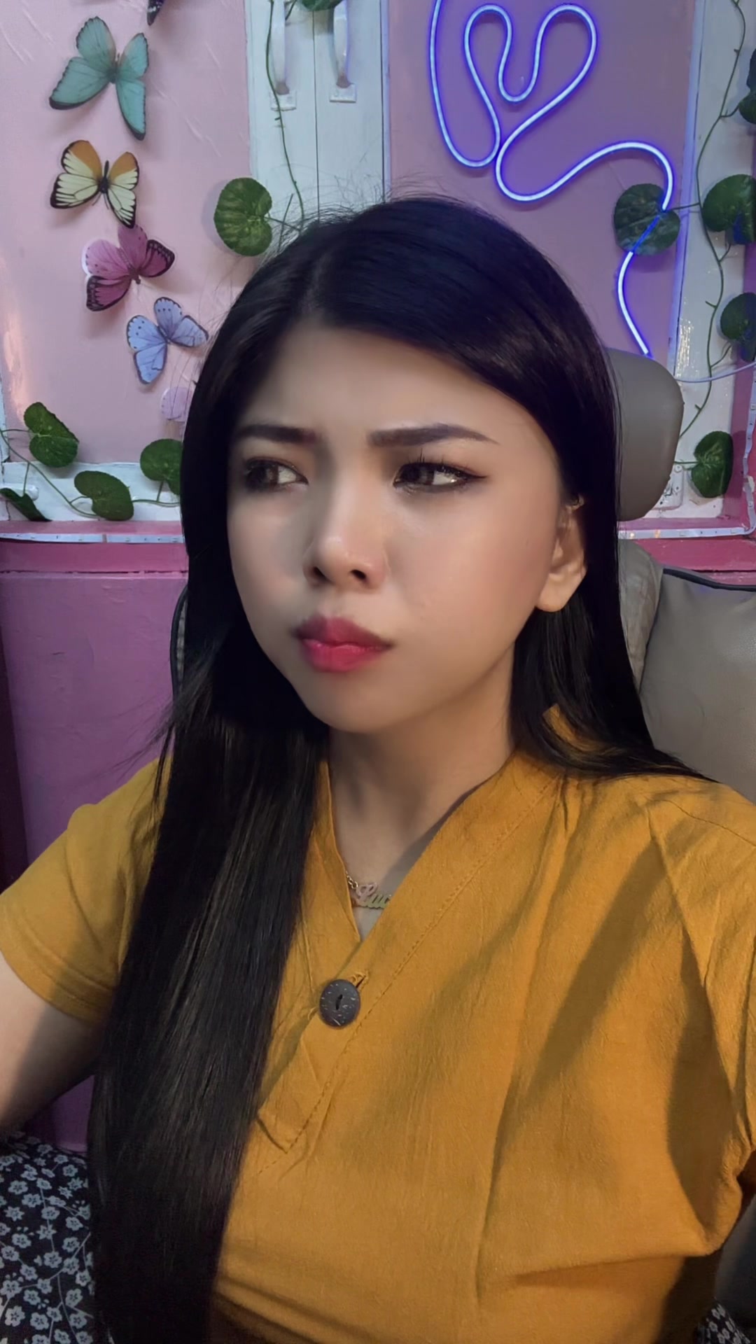 @🌺 Khin Kyae Hmone San 🌺