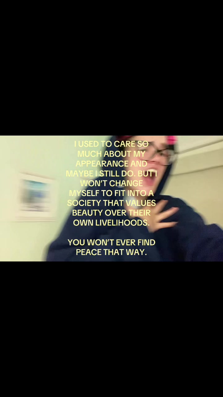 @moldedpeaches