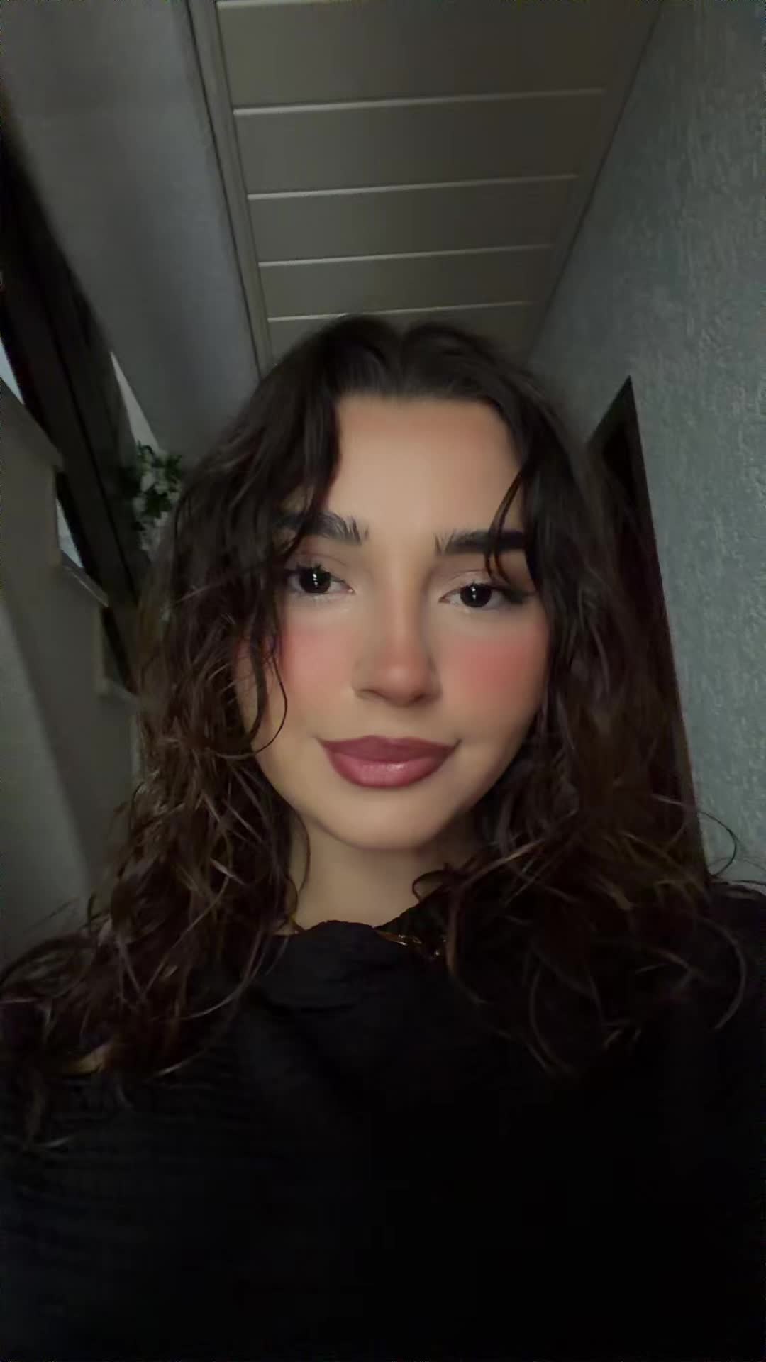 @𝒱