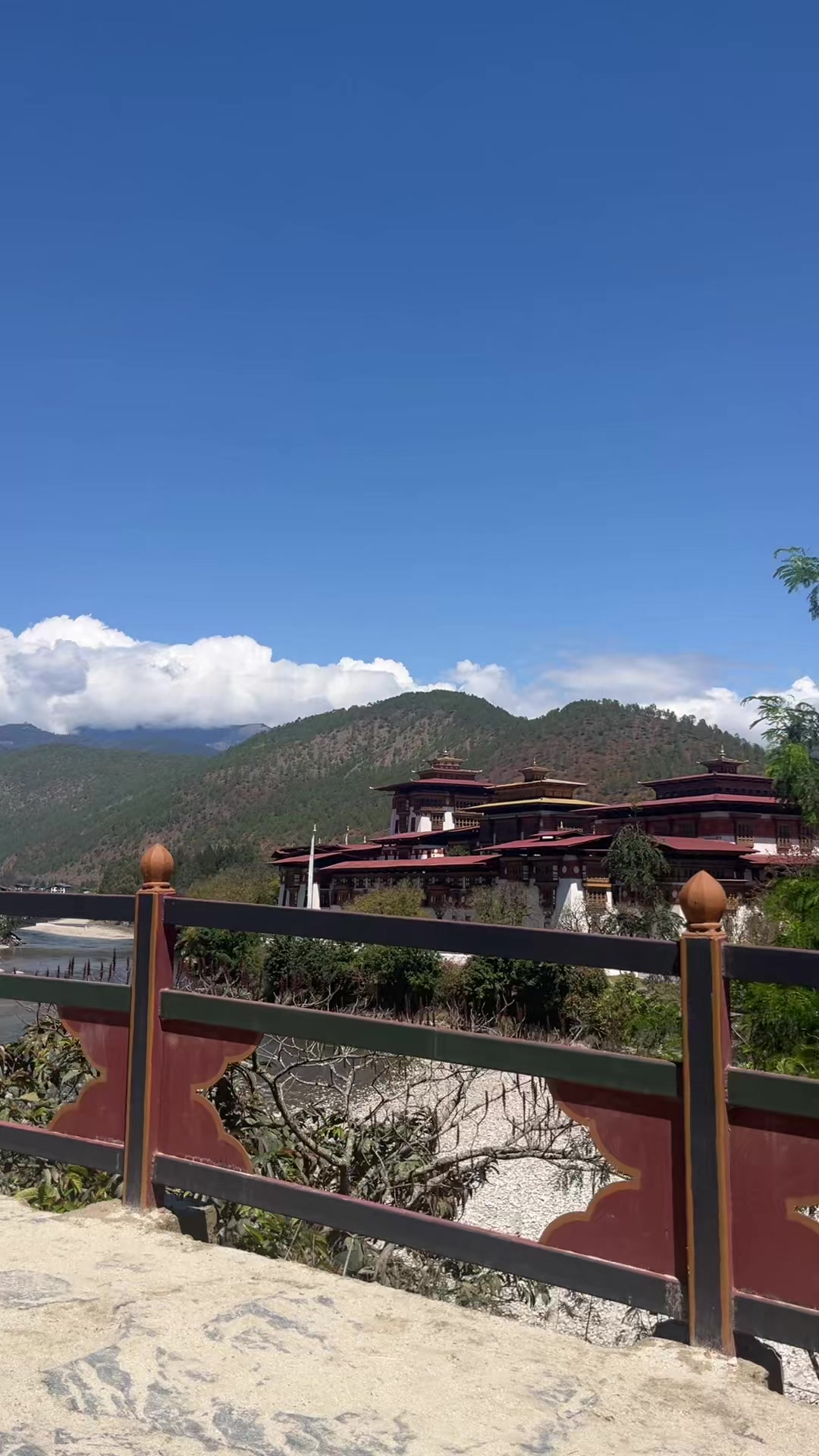 @ཝང་བཟངམོ་བསོད་ནམས་བུ་ཁྲིད།