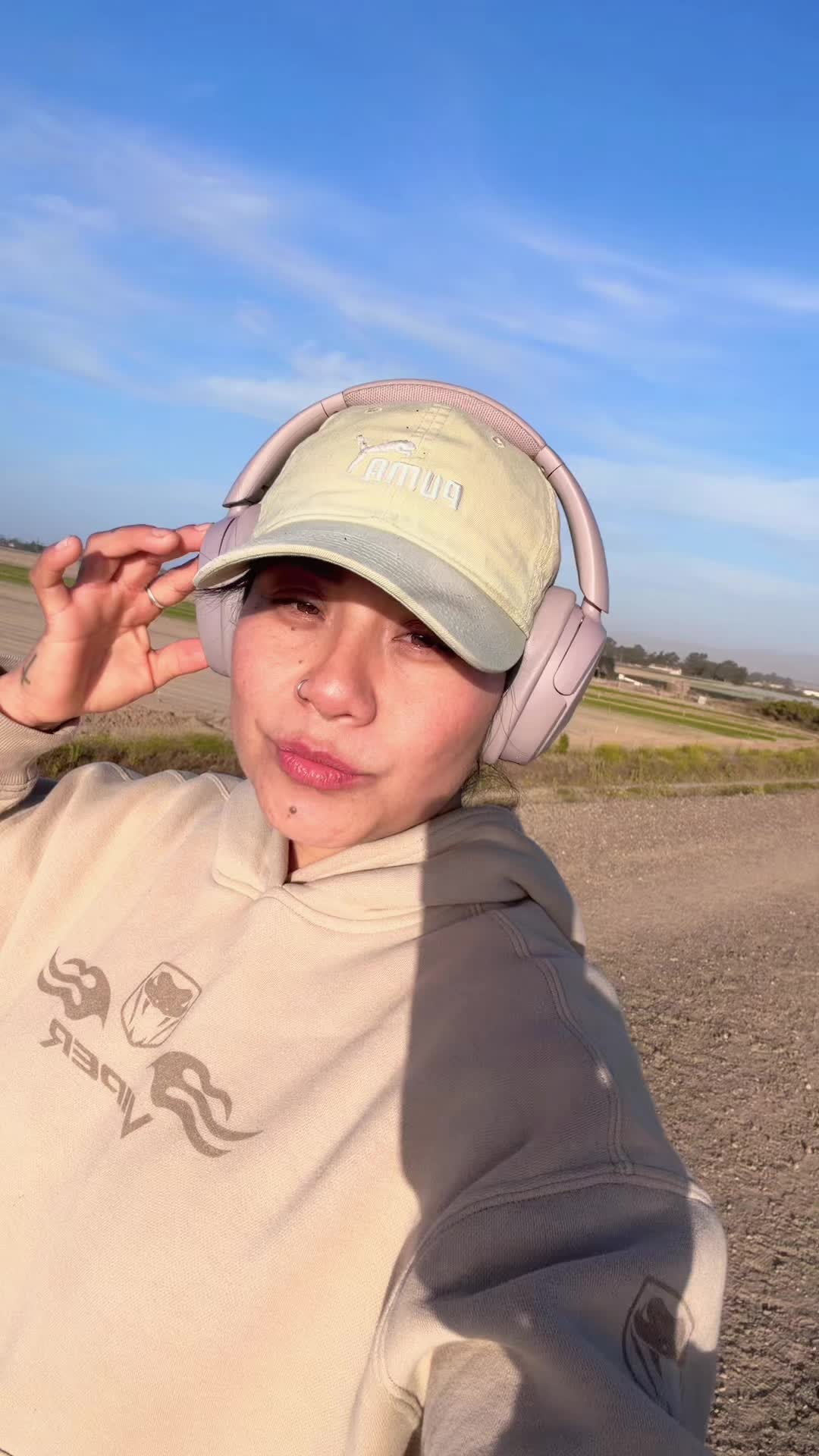 @𝒞𝒽𝑒𝓁𝒶 𝓂𝑒𝓃𝒹𝑒𝓏 ☘️🌺