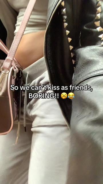 @Lady eater👩🏻❤️💋👩🏽