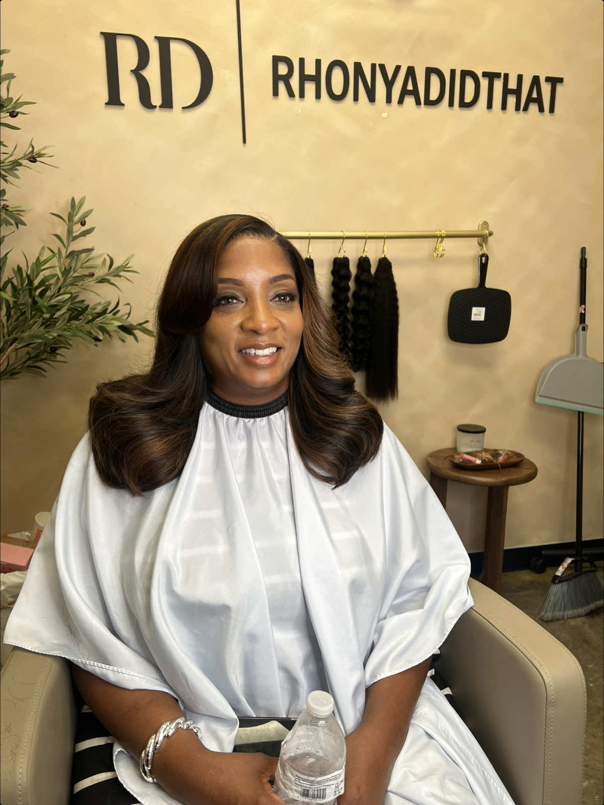 @RhonyaB | HTX Hairstylist 🎀