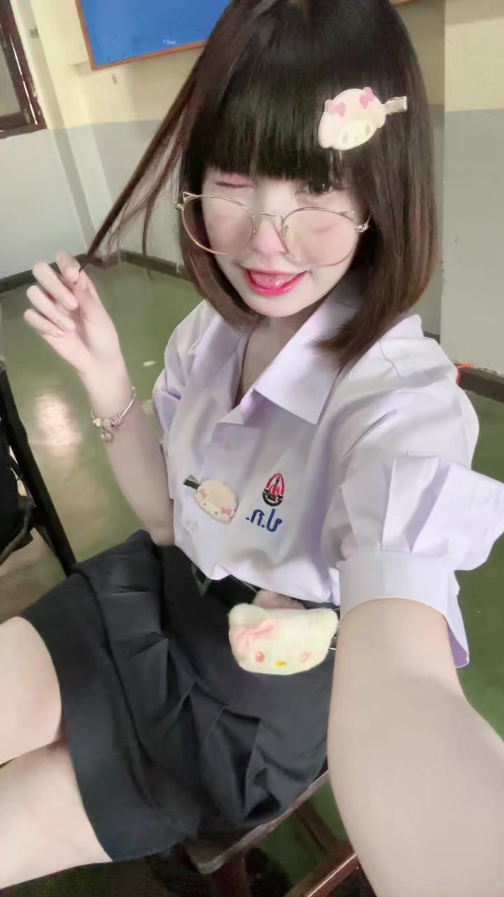 @รู้ไหมทำไมกูถึงใส่เเว่น😏😏