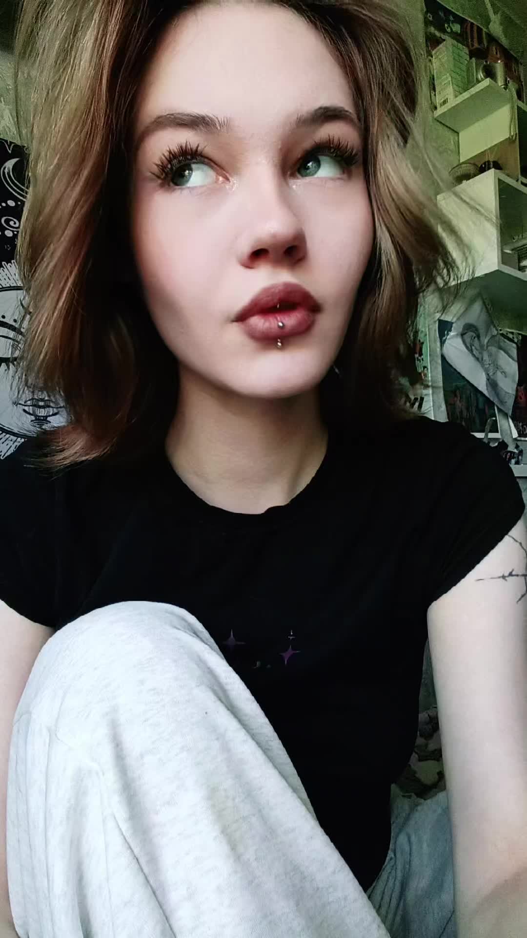 @awwwelie