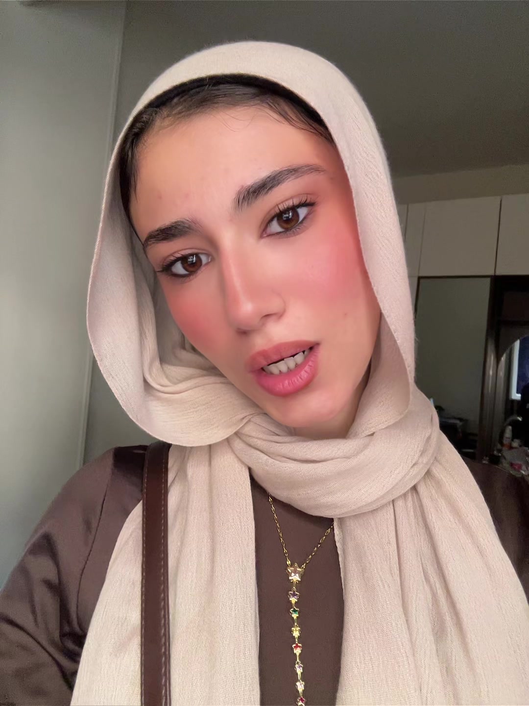 @هناااا
