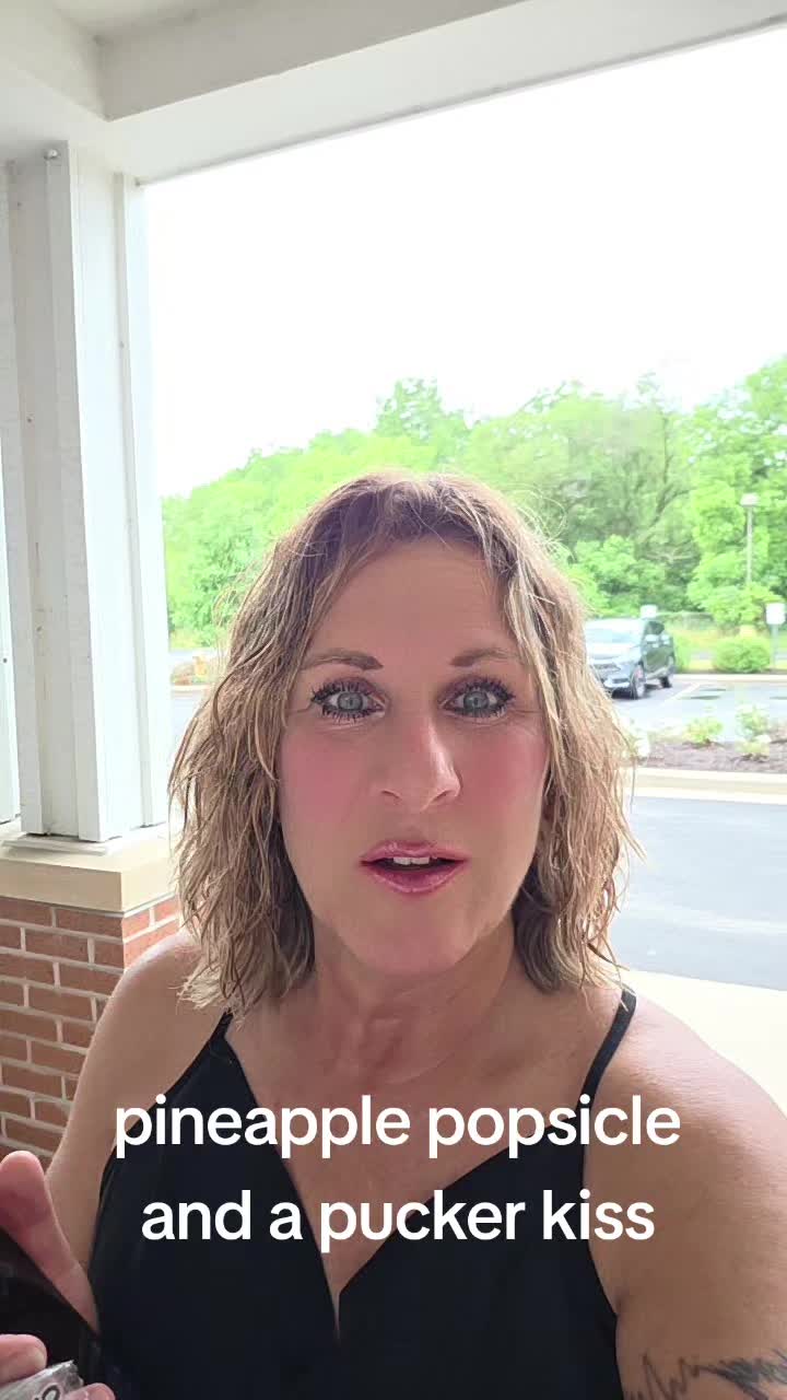 @FoxyRoxyLovesYou