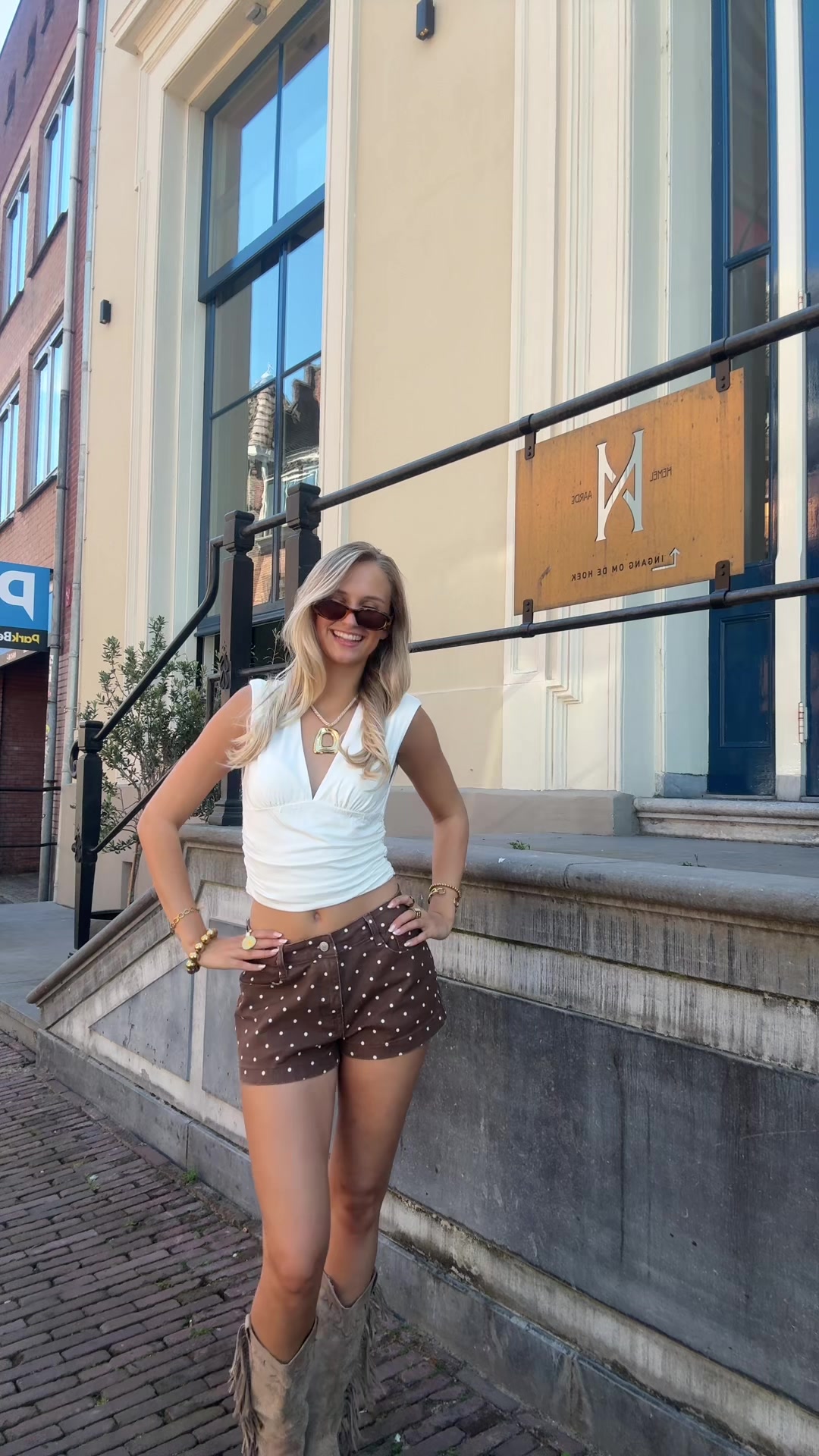 @Famous Store