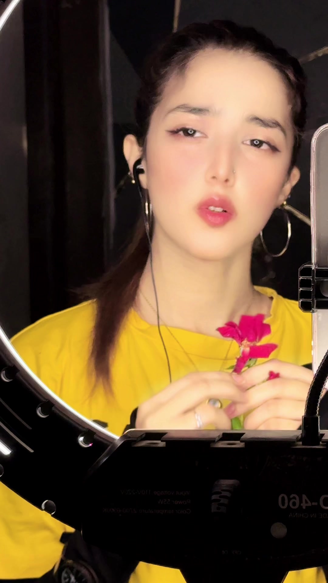 @𝕾𝖆𝖒𝖊𝖊𝖗𝖆 𝕶𝖍𝖆𝖓 🕊️