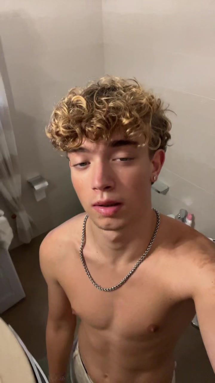@𝓨 𝓛 𝓘 𝓐 𝓝💎