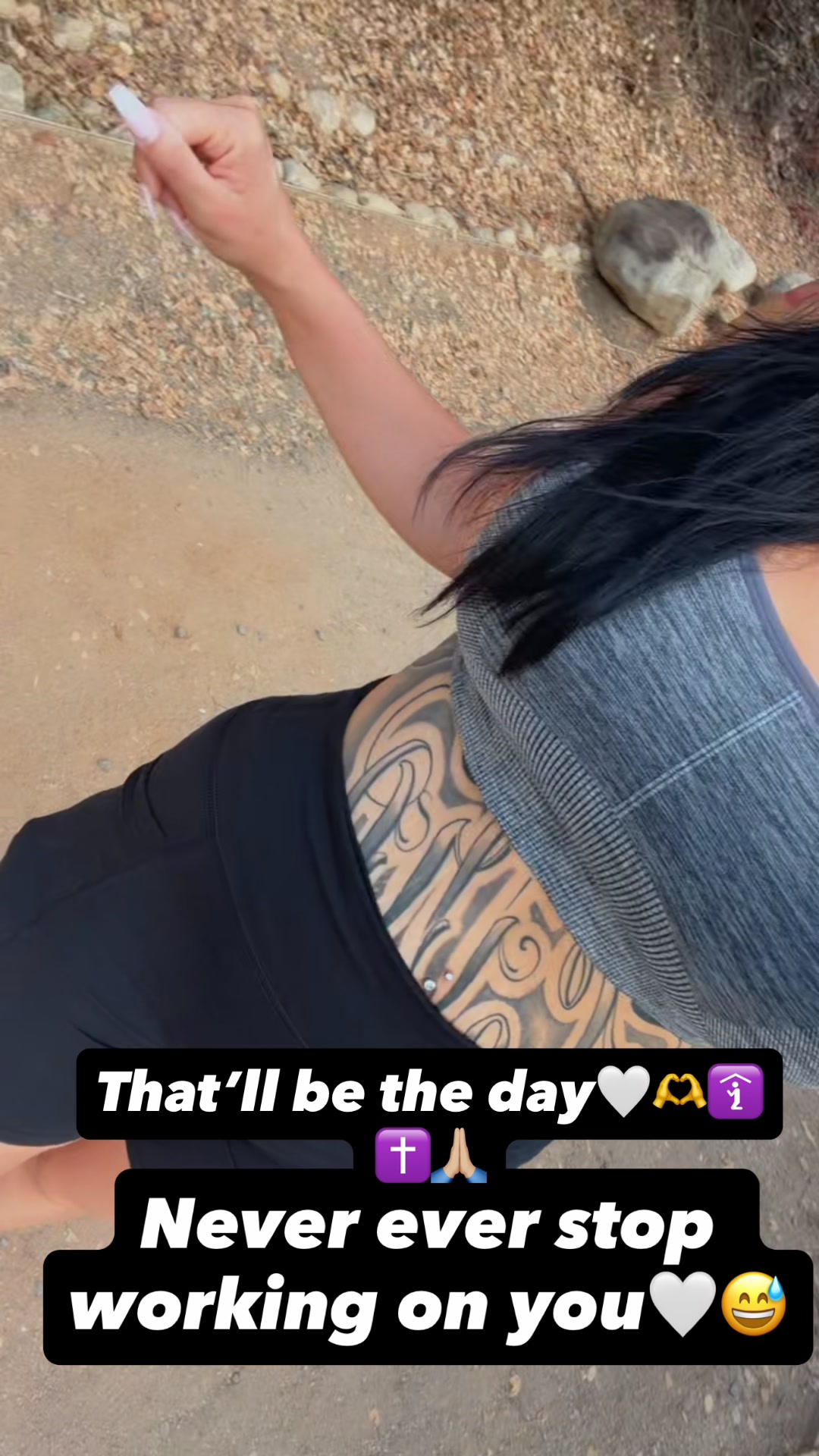 @Bella_B_