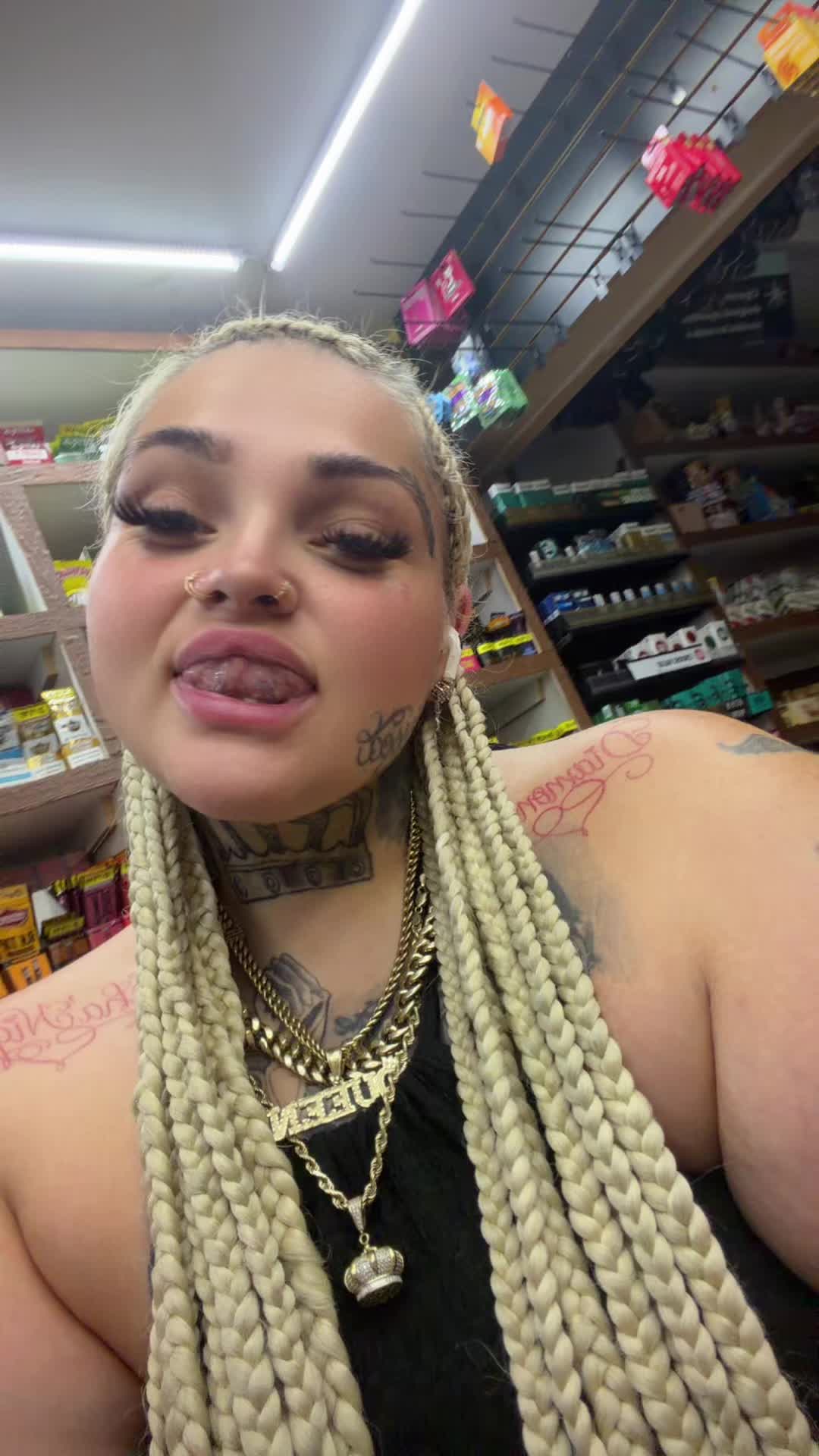 @QueenieDaGreat