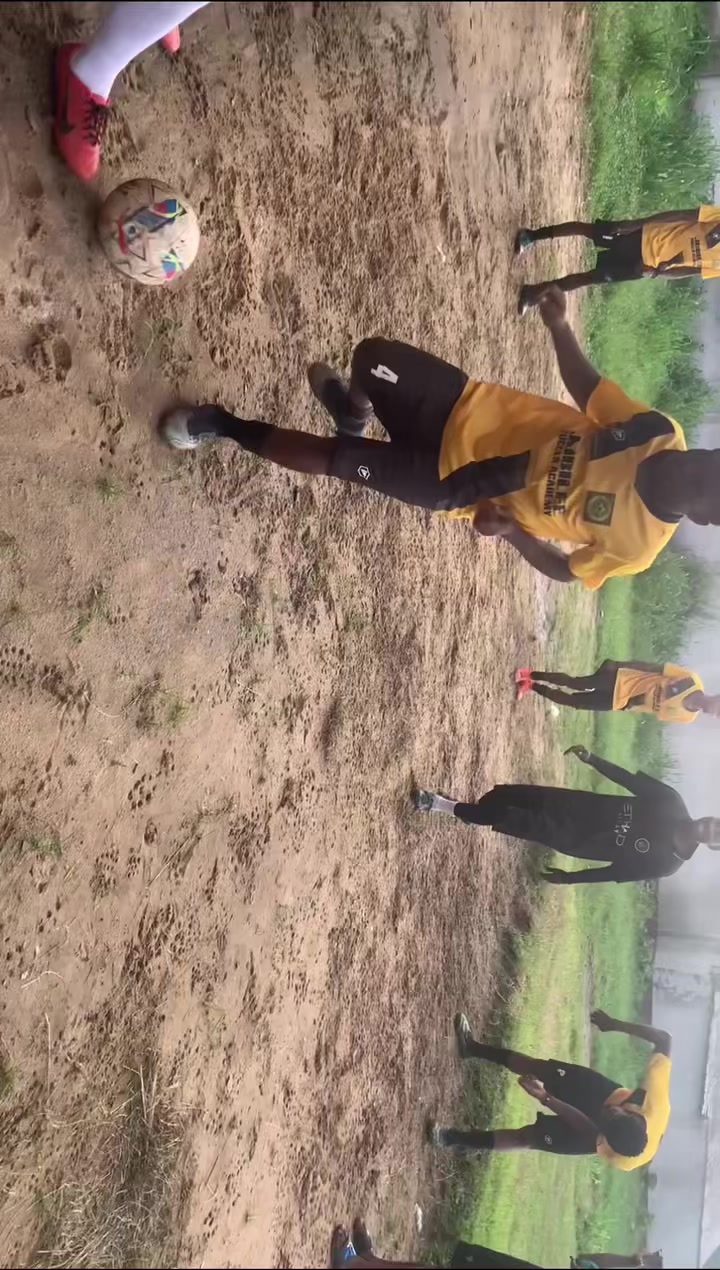 @M.R.B.U.G.G.E.R🕺⚽️🎊🚀