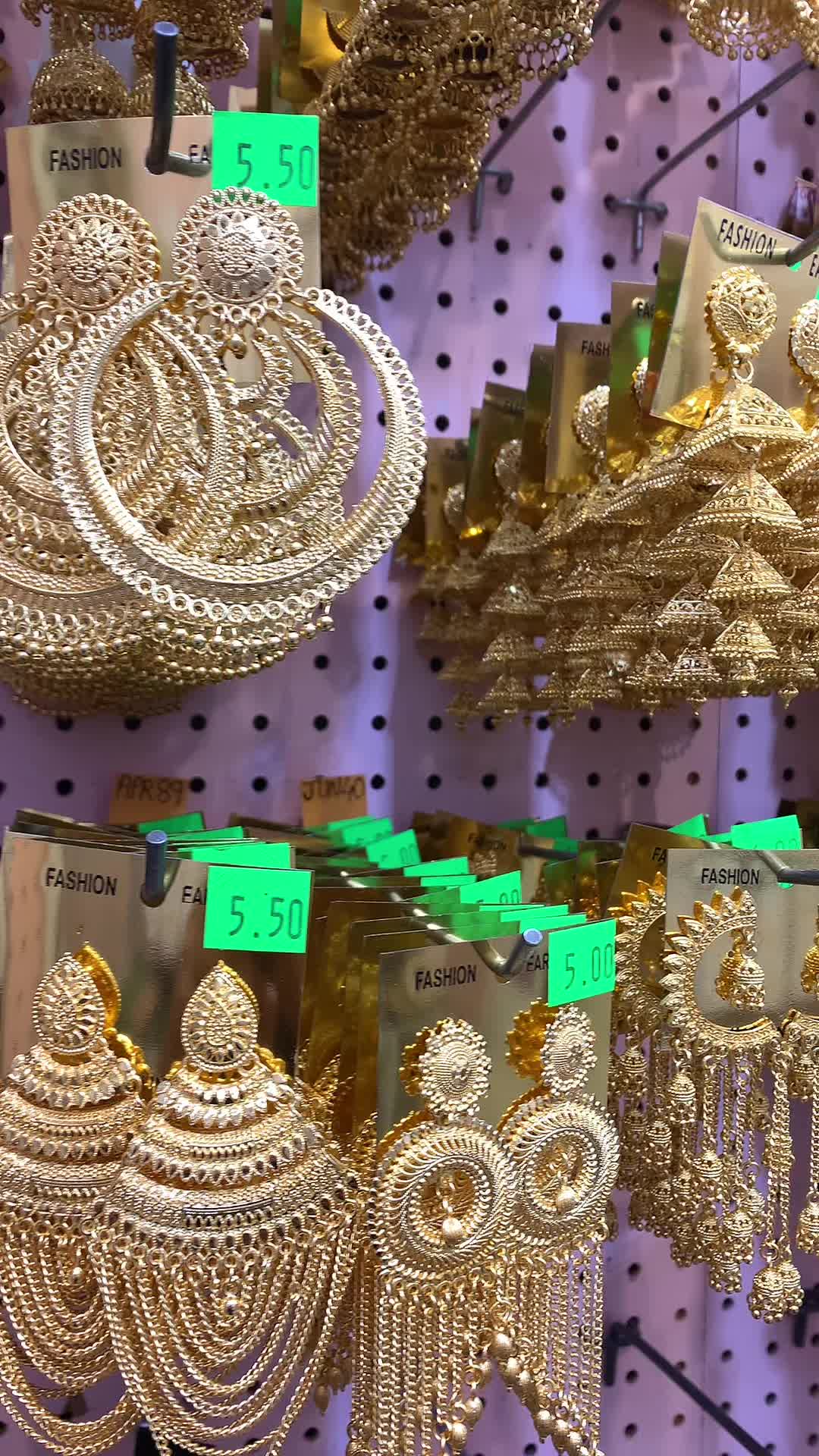 @Earrings Plaza