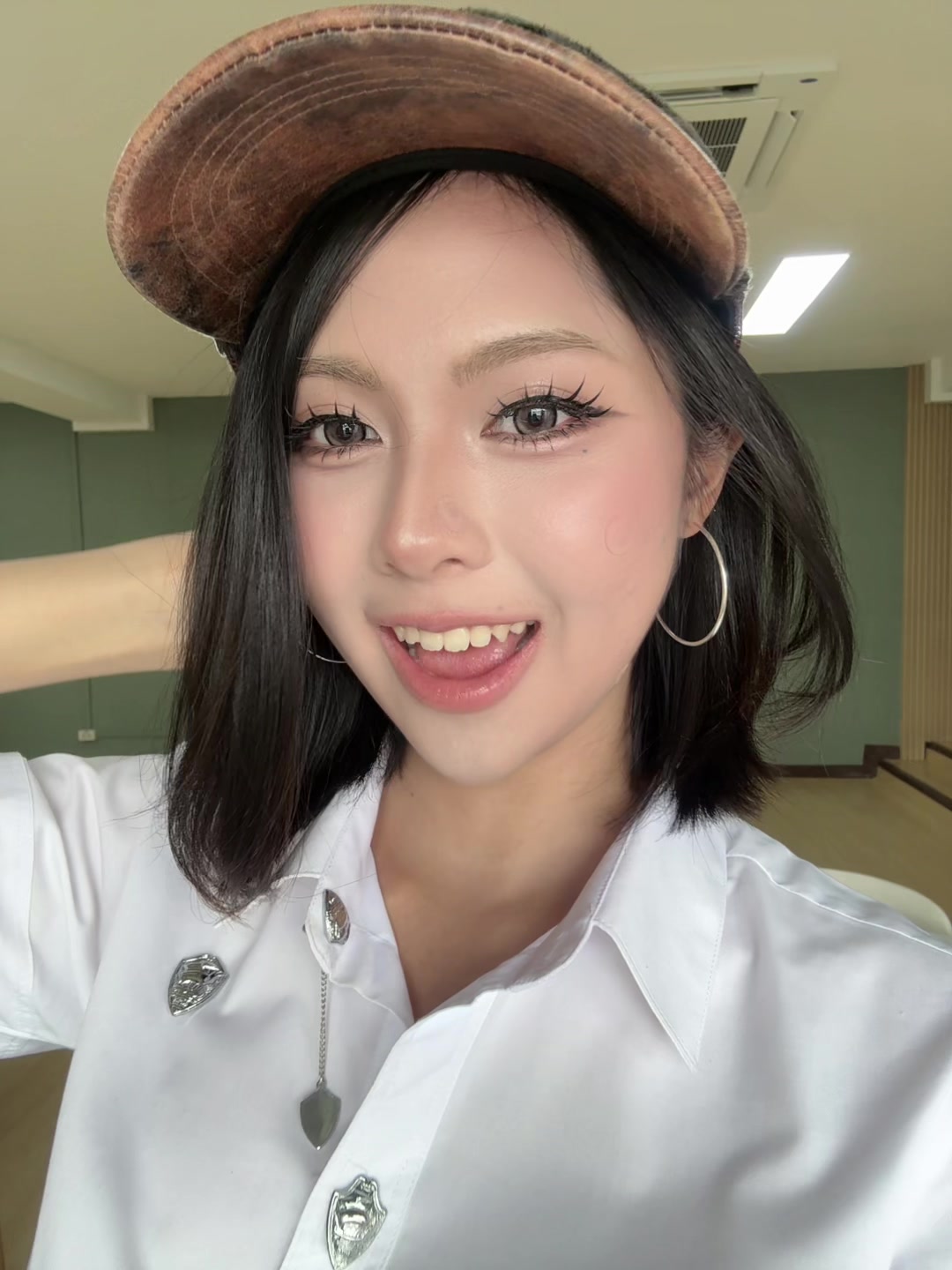 @บอตอบอตอบอตอ🧔🏻&zwj;♀️